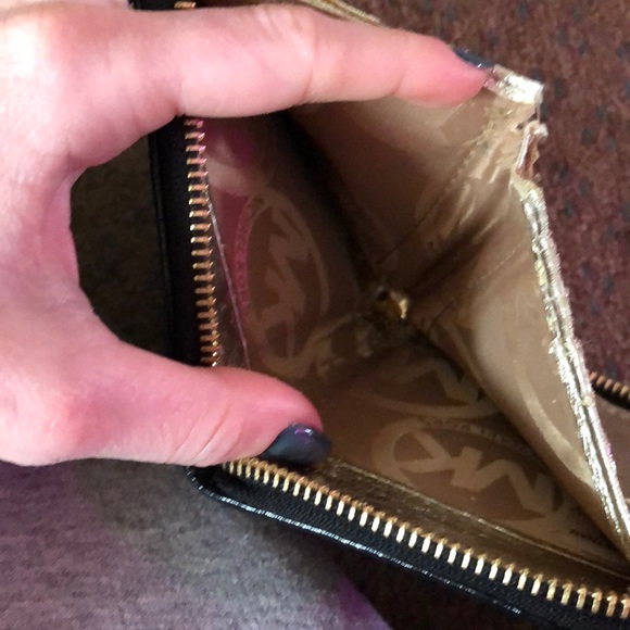 Michael kors patent leather wallet - Picture 3 of 3